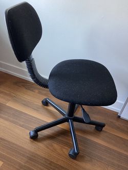 Adjustable Black Desk Chair Thumbnail