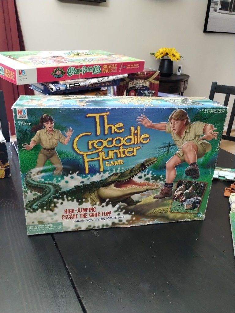 The Crocodile Hunter Board Game Steve Irwin w/ Motorized Crocodile Chk Descrpt.
Complete.