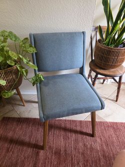 Accent chair/ desk chair