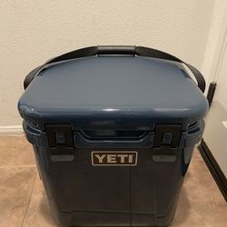 YETI Roadie 24 Hard Cooler Navy
