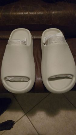 Yeezy YS-01 Slides. Cream. Men's Size 11.