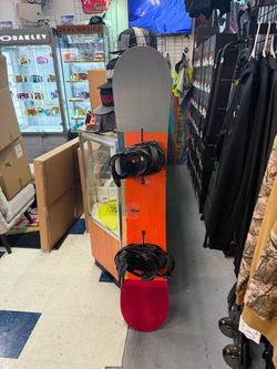 Burton custom flying V 160 snowboard with burton genesis snowboard bindings located at Sin city snowboards