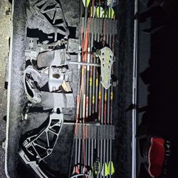Compound Bow Epic Blackout w/ Case & Accessories