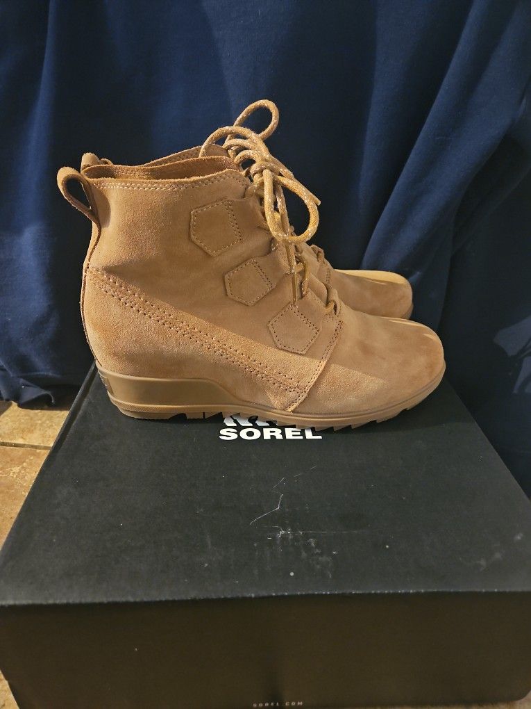 Woman's SOREL sude Wedge BOOTS