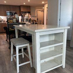 Island table with 4 stools