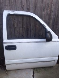 GM TRUCK PASSENGER FRONT DOOR