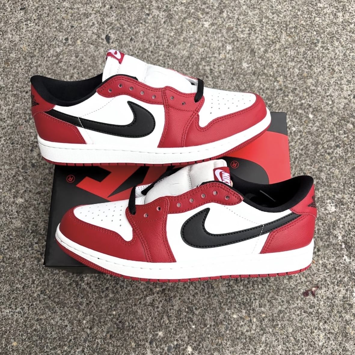 Jordan 1 Retro Low OG “Chicago” (2025) Sizes 8 / 8.5 / 9 / 9.5 / 10 / 10.5 / 11 / 11.5 / 12 / 13 / 14 IN HAND BRAND NEW