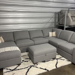 Thomasville Langdon Fabric Sectional with Storage Ottoman