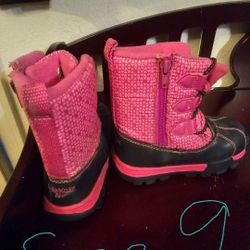Size 9 Snow Boots 