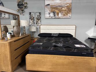 Beautiful bedroom set! 🚨🔥 Easy Financing!
