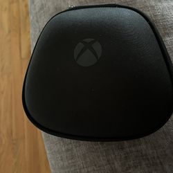 Gently Used Xbox elite Controller Series 2 Comes With Component Pack 