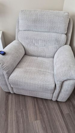 Powerlift Recliner with Power Headrest and Power Lumbar