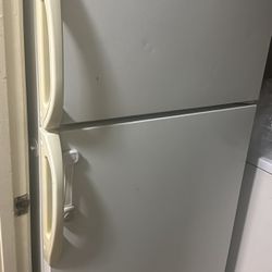Refrigerator- Refrigerador