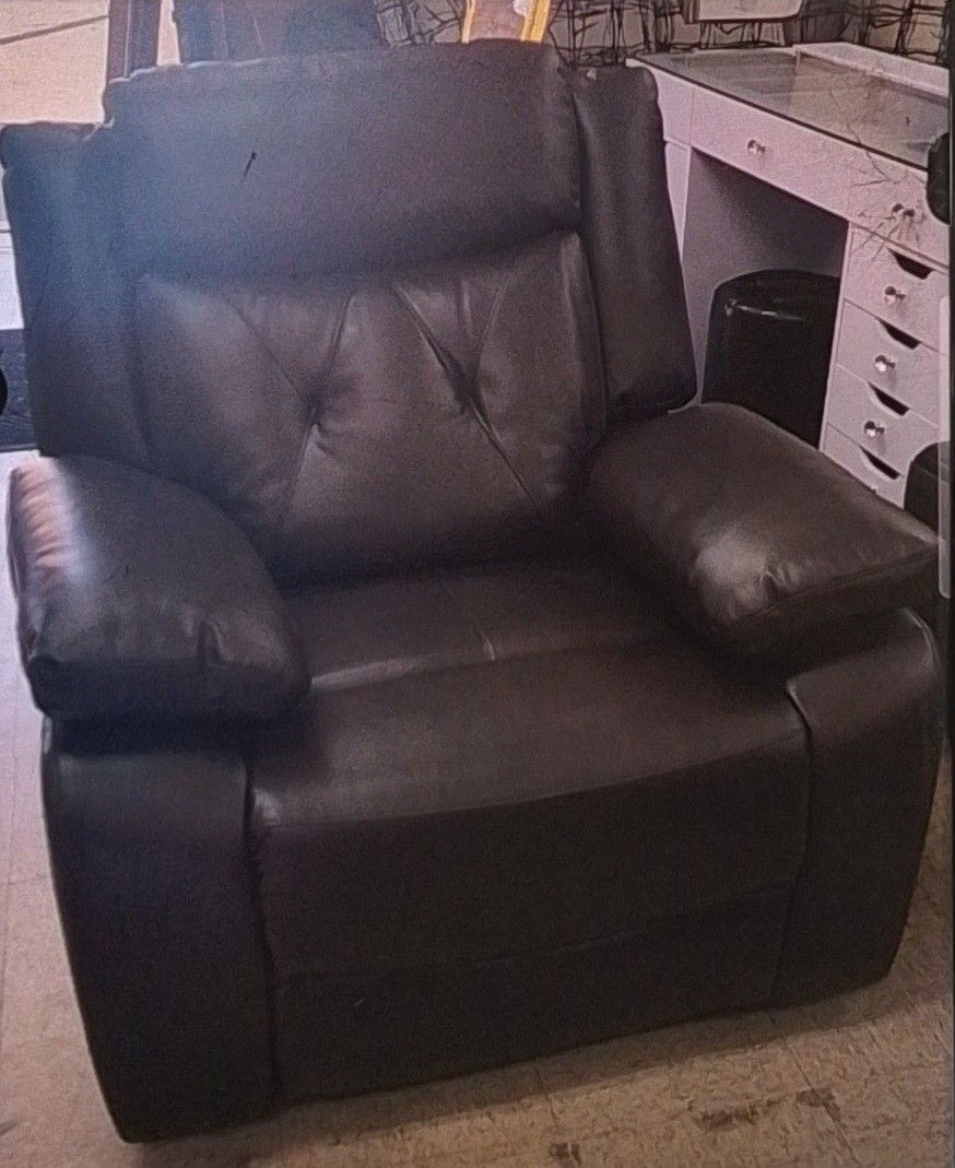 New Recliner Sofa Chair Only $290 Cash