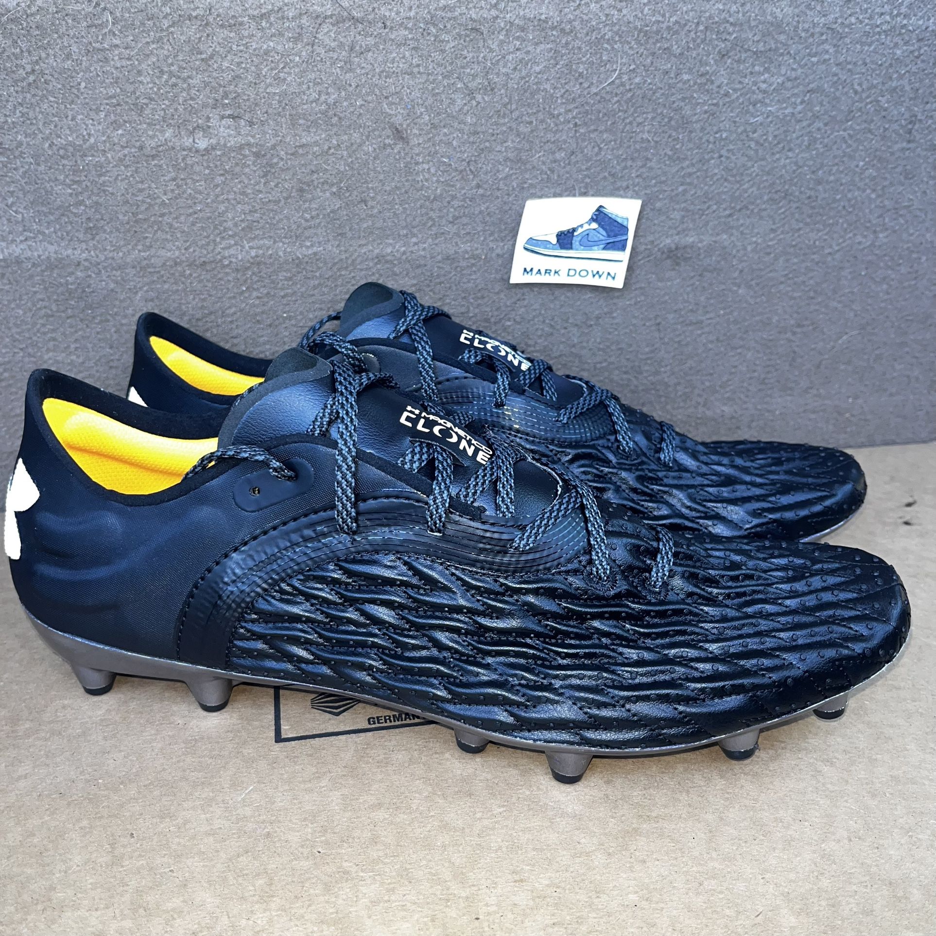 Adidas predator deals 18.1 blackout