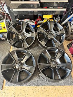 🔥 OEM Ram 20” Wheels – Excellent Condition – Ready to Mount