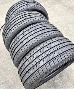 245 55 19 Yokohama tires Con Excelente calidad Las 4
