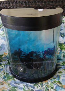 Tank with lid/light