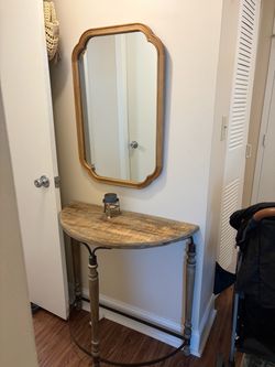 Corner Table With mirror
