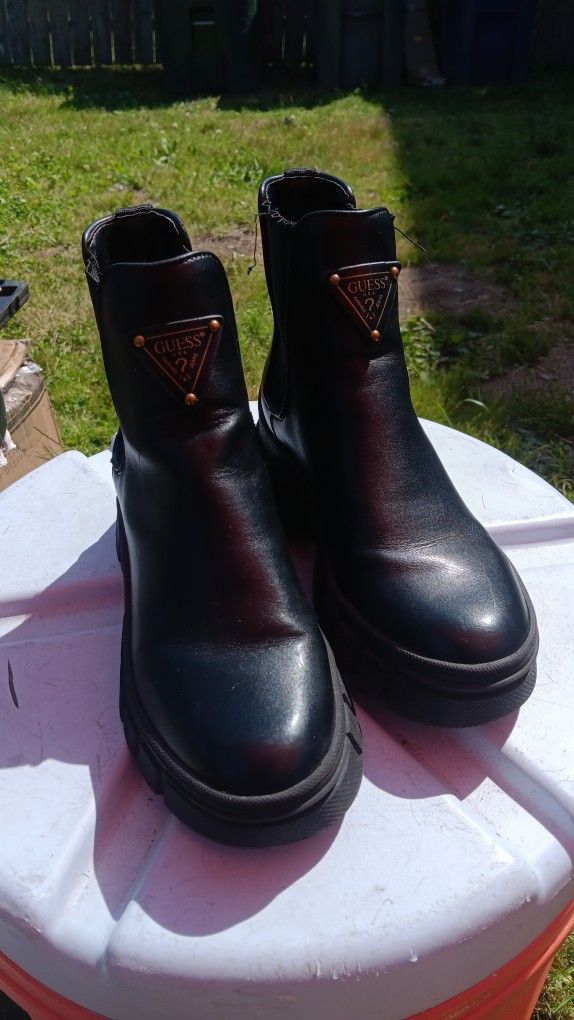 Used In Good Condition Women's Guess Boots 👢 Size 5