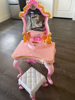 Princess vanity and chairs