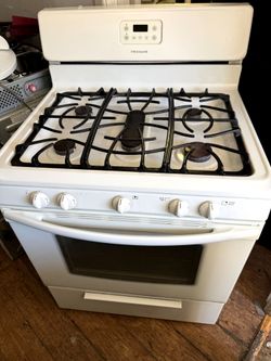 Frigidaire white 5 burners gas stove and oven