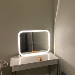 Vanity And Light Up Mirror 