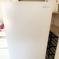 Insignia freezer 