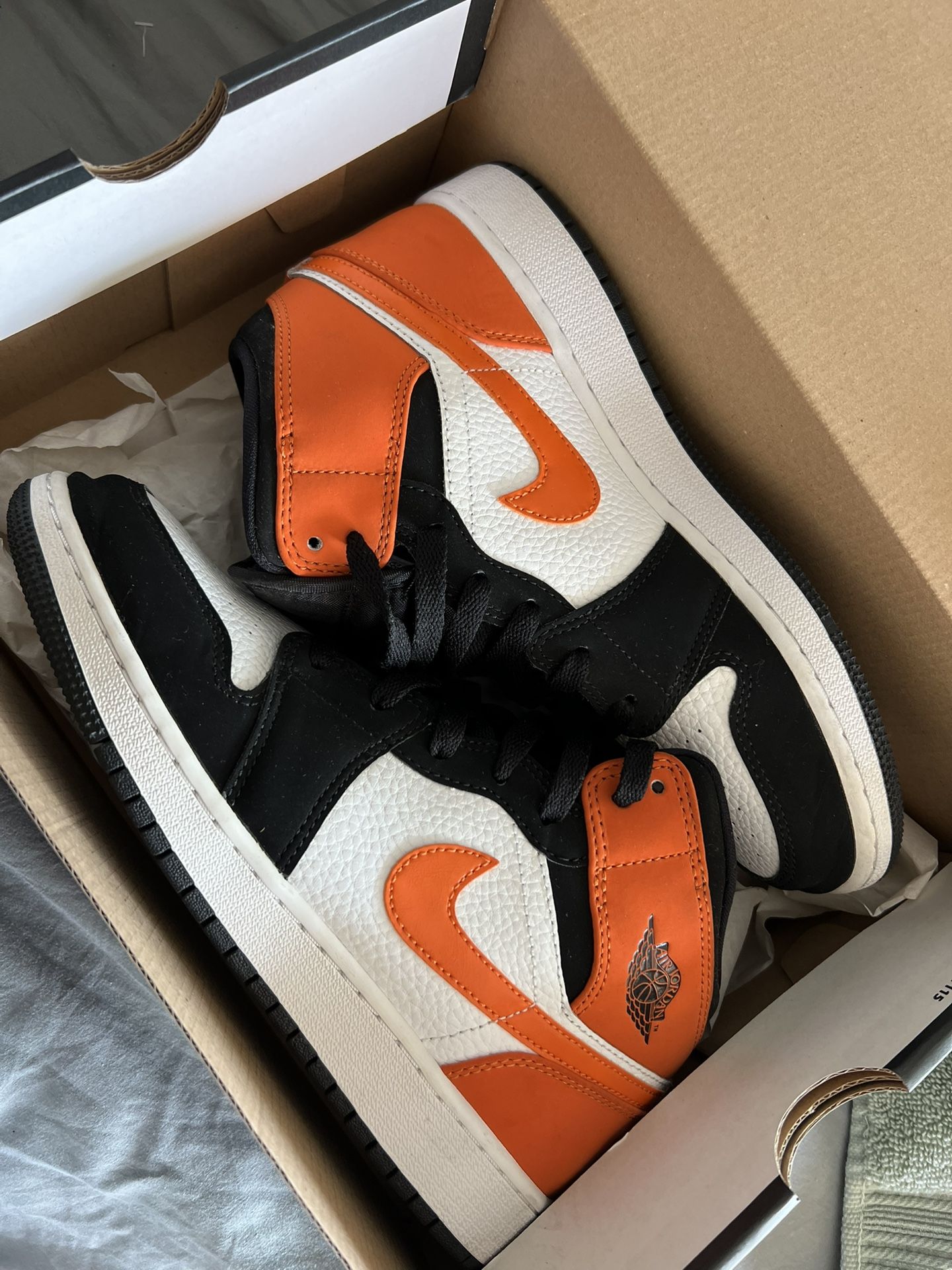 Jordan 1 Mids 