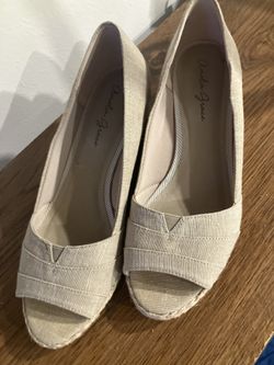 Amelia Grace wedges size 8 1/2