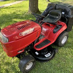Troy Bilt Riding Mower w/ Bagger System