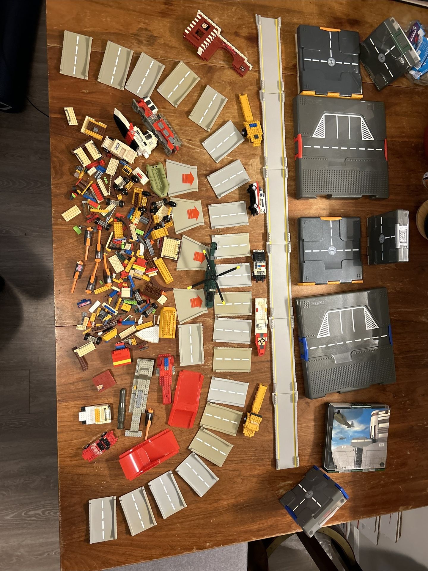 MEGA BLOKS LOT NANO CASES 200+ Pieces Huge Lot. Excellent Condition!!