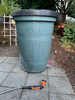 Rain Barrel – Wood-Barrel Look, Waist-High, Spigot Included
