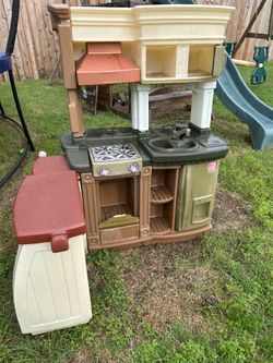 Free - Outdoor kid kitchen