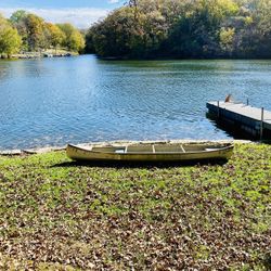 Michi-Craft Canoe 16 foot square stern/flush rivet style