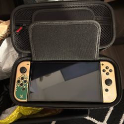 Nintendo Switch – OLED Model The Legend of Zelda™: Tears of the Kingdom Edition + Case