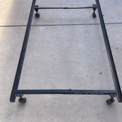 Metal Bed Frame. Twin Size 
