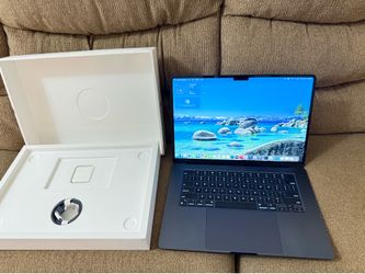 2024 MacBook Air 15”, M3 ,16GB, 256gb , Apple care, Excellent like new