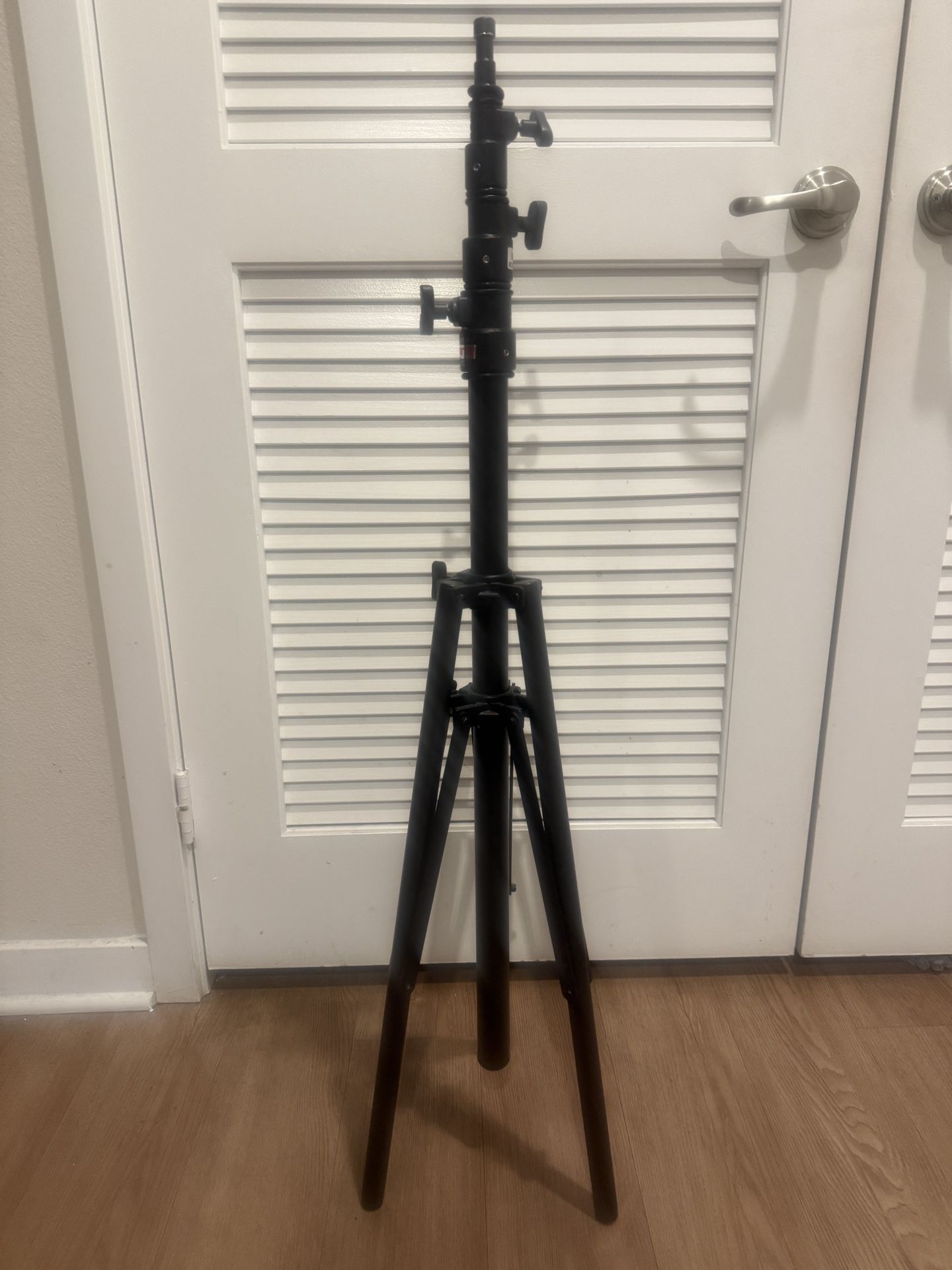 TRIPOD - Matthews Studio Equipment Light/Tripod Stand – Heavy Duty
