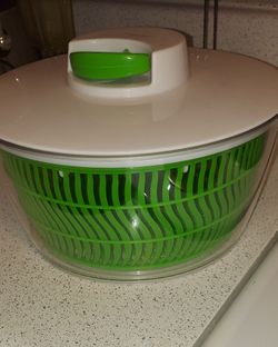 Salad and vegetables spinner