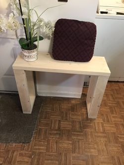 Entryway bench