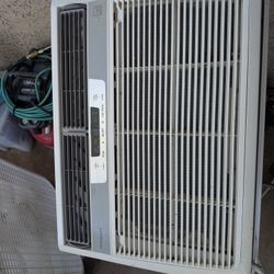 15,000 BTU AC Unit In Near Perfect Condition 