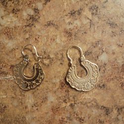 2.6grams 14kt gold earings