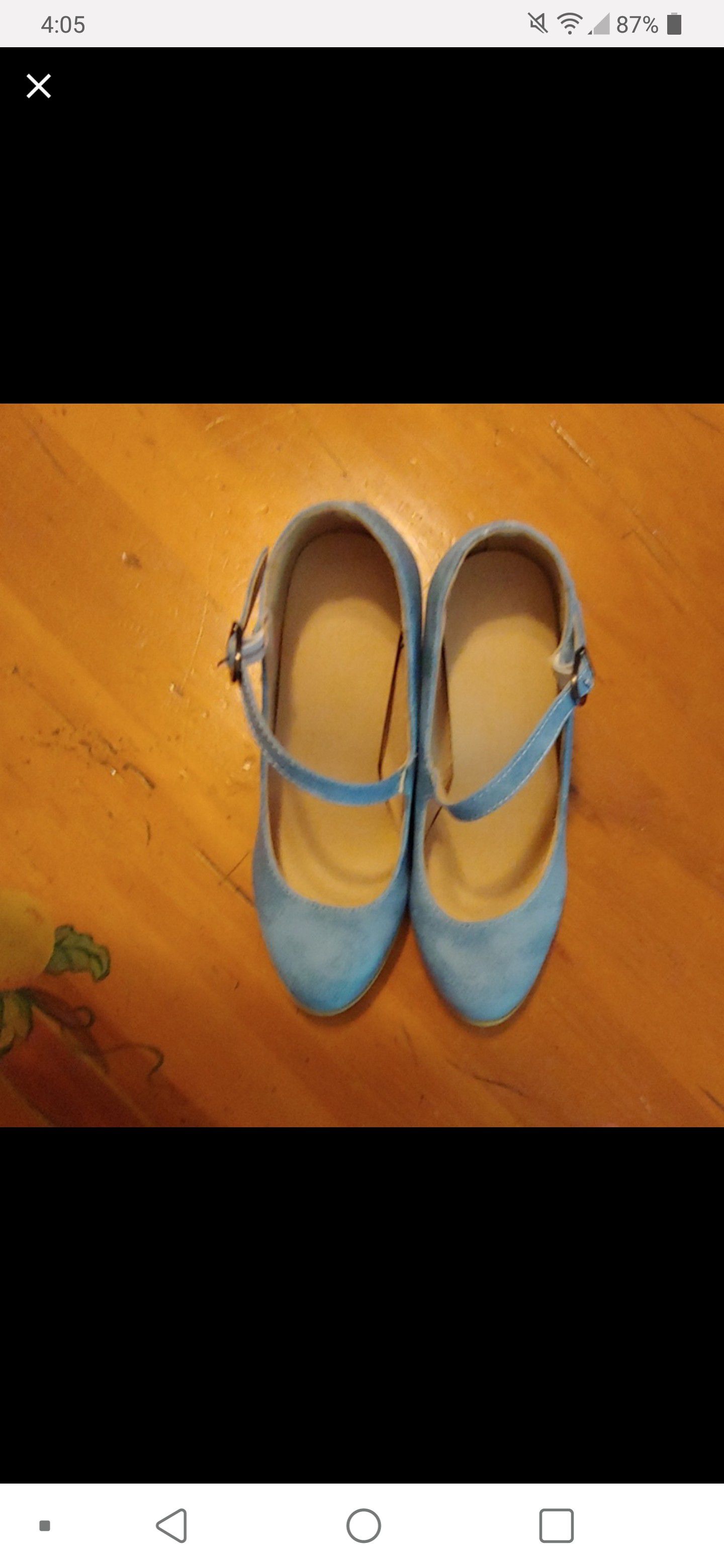 Blue suede mary Jane shoes never worn size 7