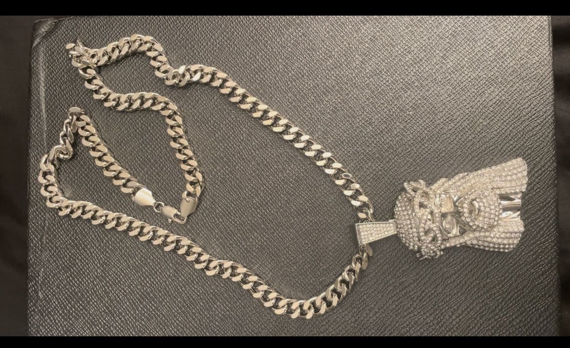 Chains With Pendant