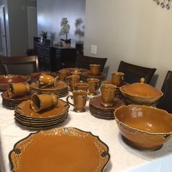 Karidesign Certified International Dish Set