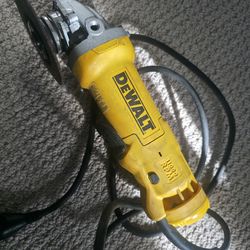 DEWALT 4.5-inch Small Angle Grinder DWE402