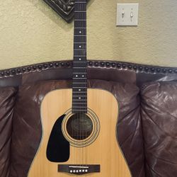 Fender  guitars  $165.00 EACH , CASH. TEXT FOR PRICES. 