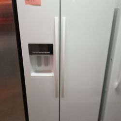 SALE Beautiful Whirlpool Side By Side Refrigerator White 36" Like New . Warranty  . Delivery Available . 2203 Fowler St. 33901