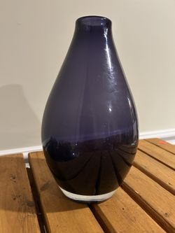 CRATE & BARREL HEAVY PURPLE 10” GLASS VASE 